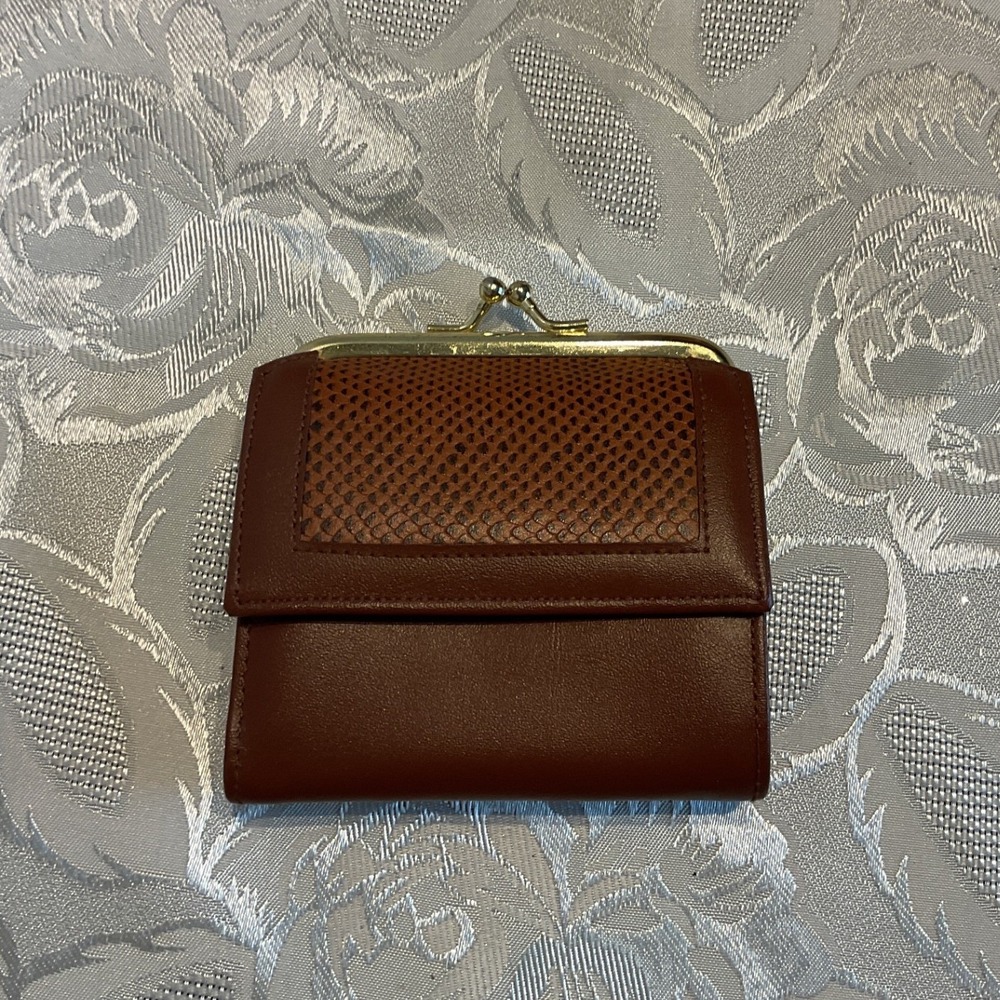 Avon Trifold Wallet Women OS Brown Like New Vintage 1983 Faux Snake Kiss Lock
